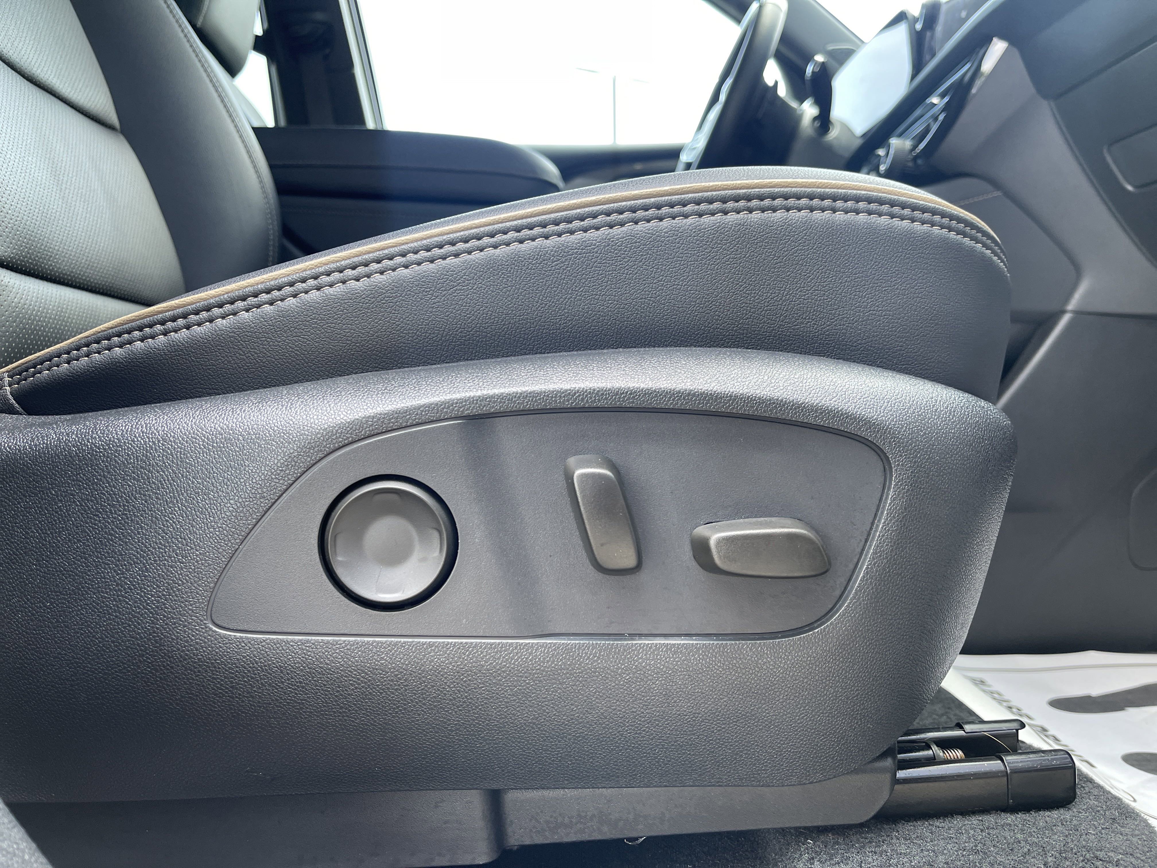 Used 2024 Chevrolet Traverse RS image 40