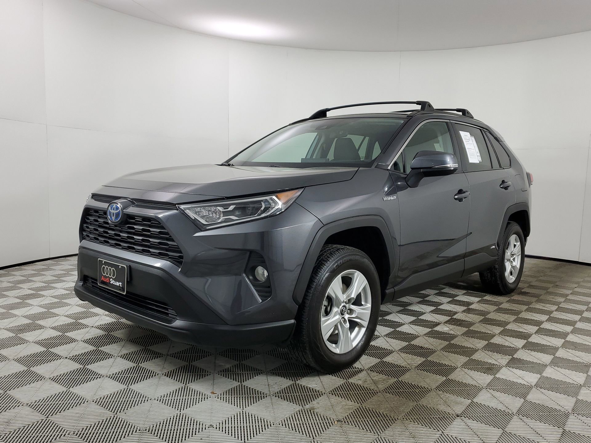 Used 2021 Toyota RAV4 XLE w/ Convenience Package image 4