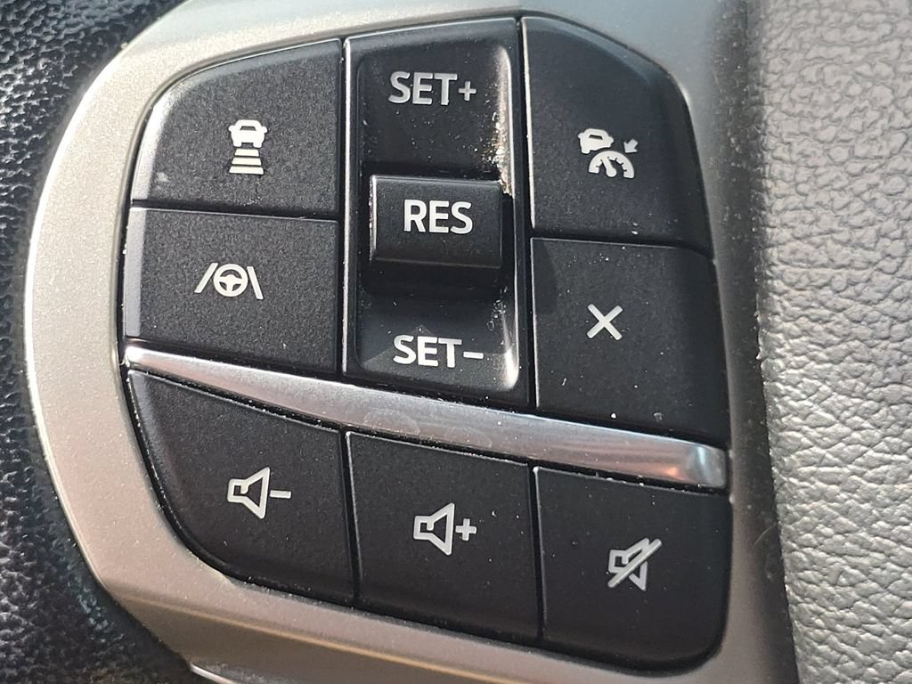 Used 2022 Ford Explorer Limited w/ Equipment Group 301A AWD/4WD image 30