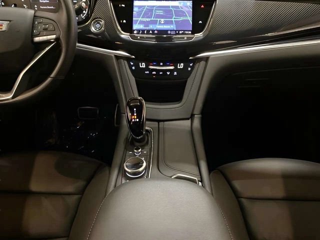 Used 2024 Cadillac XT6 Sport AWD/4WD image 13