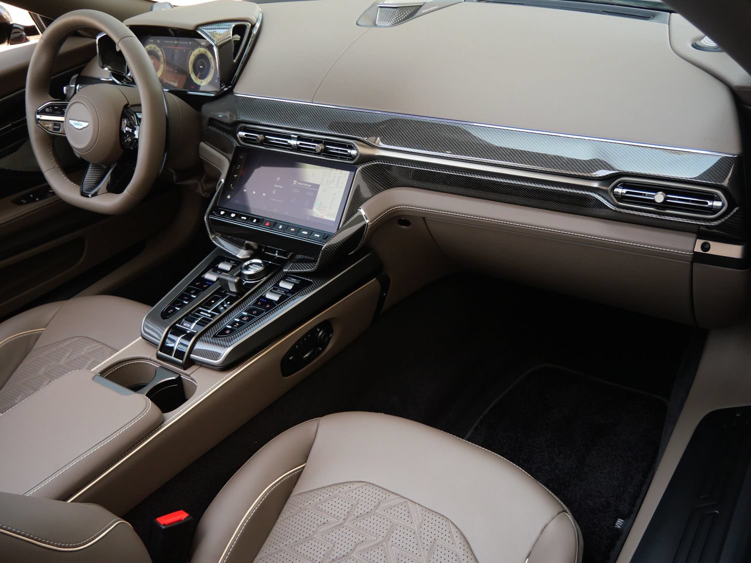 New 2026 Aston Martin Vanquish Convertible RWD image 10