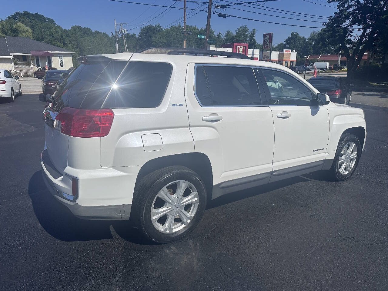 Used 2017 GMC Terrain SLE w/ Convenience Package AWD/4WD image 4