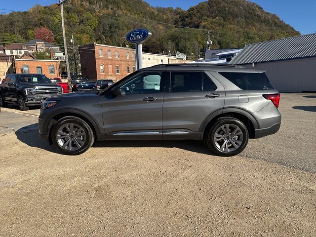 New 2025 Ford Explorer Active image 2