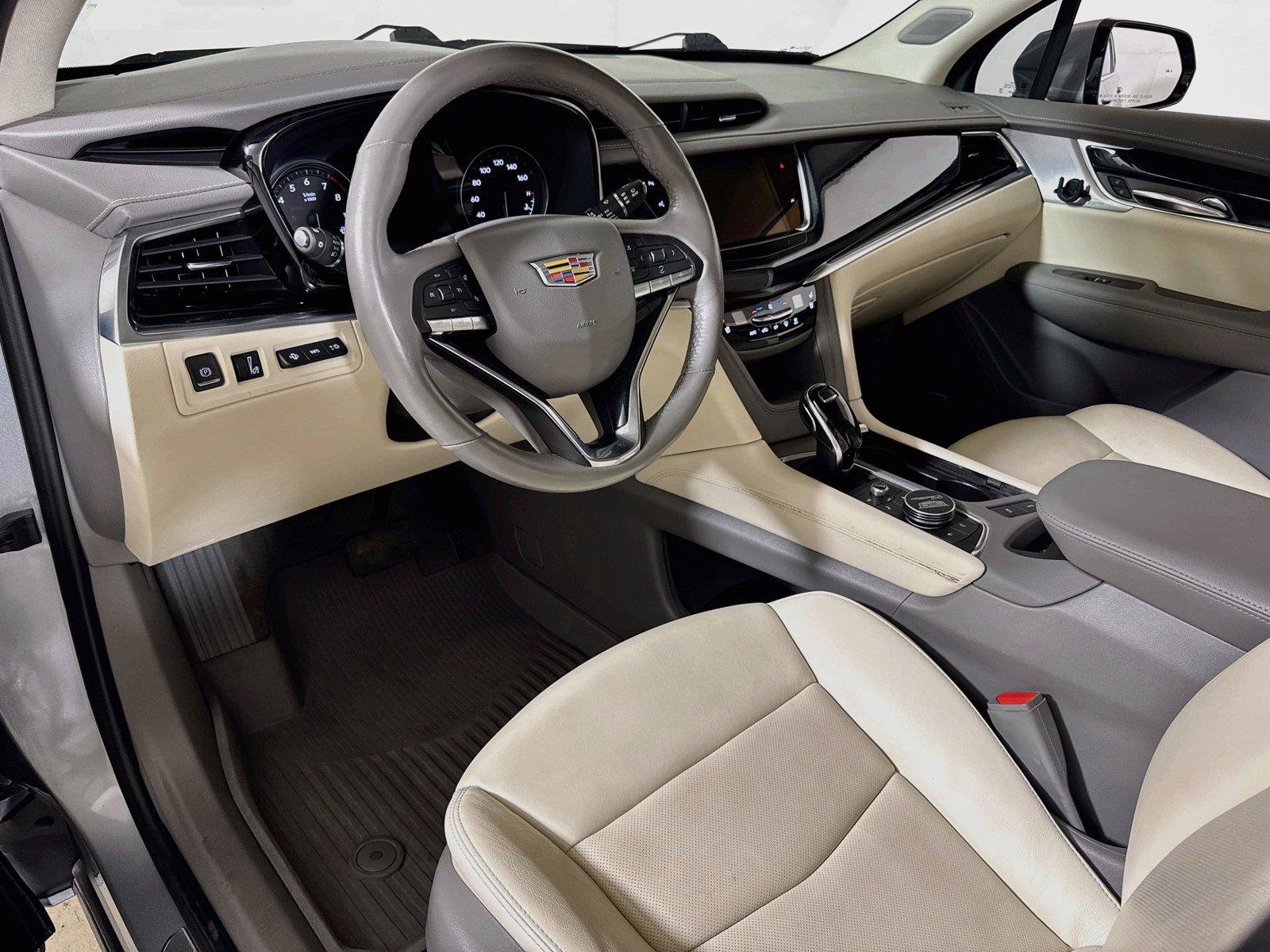 Used 2024 Cadillac XT6 Premium Luxury w/ Technology Package FWD image 7