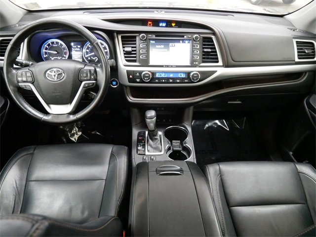 Used 2017 Toyota Highlander XLE image 12