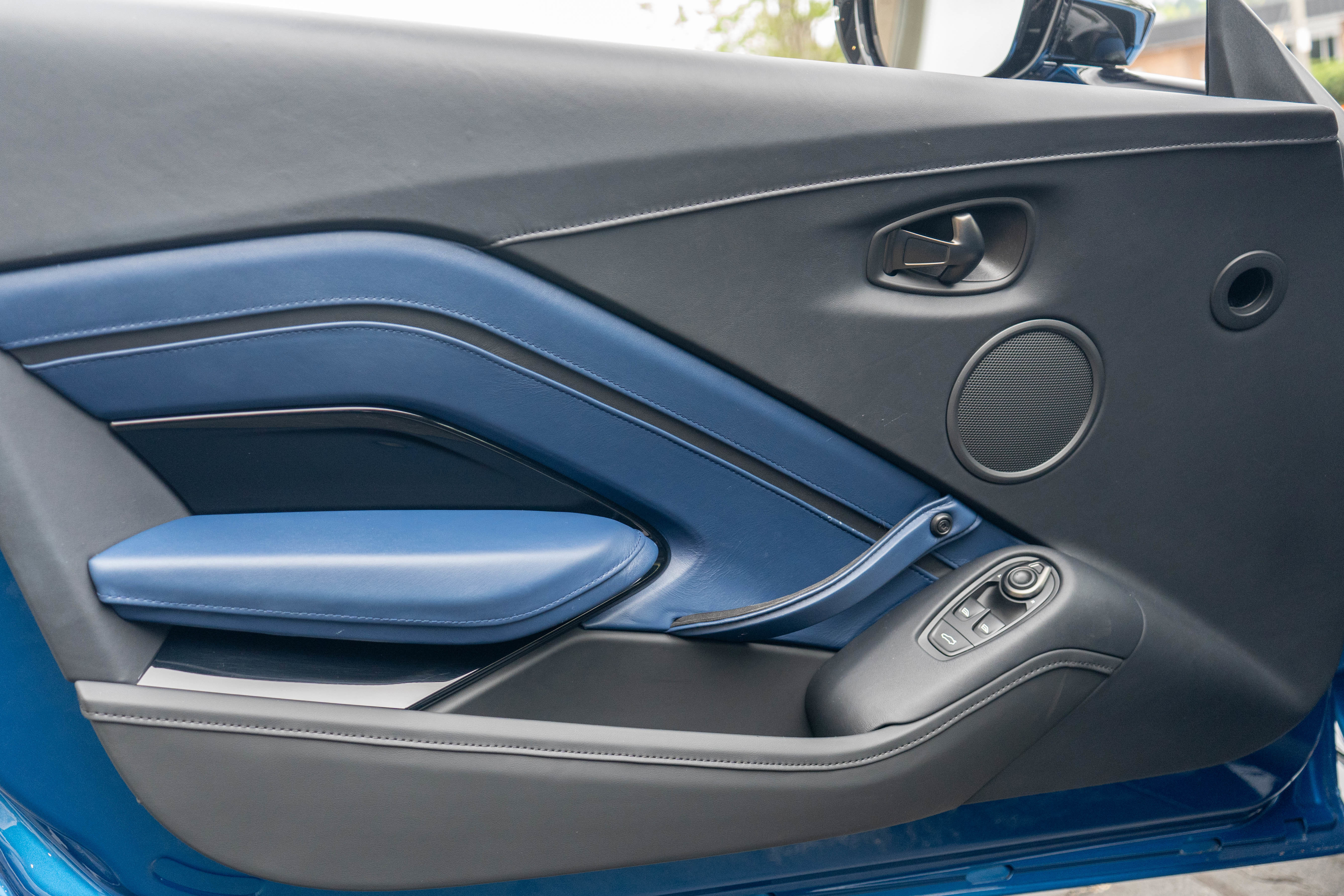 Used 2022 Aston Martin V8 Vantage image 14