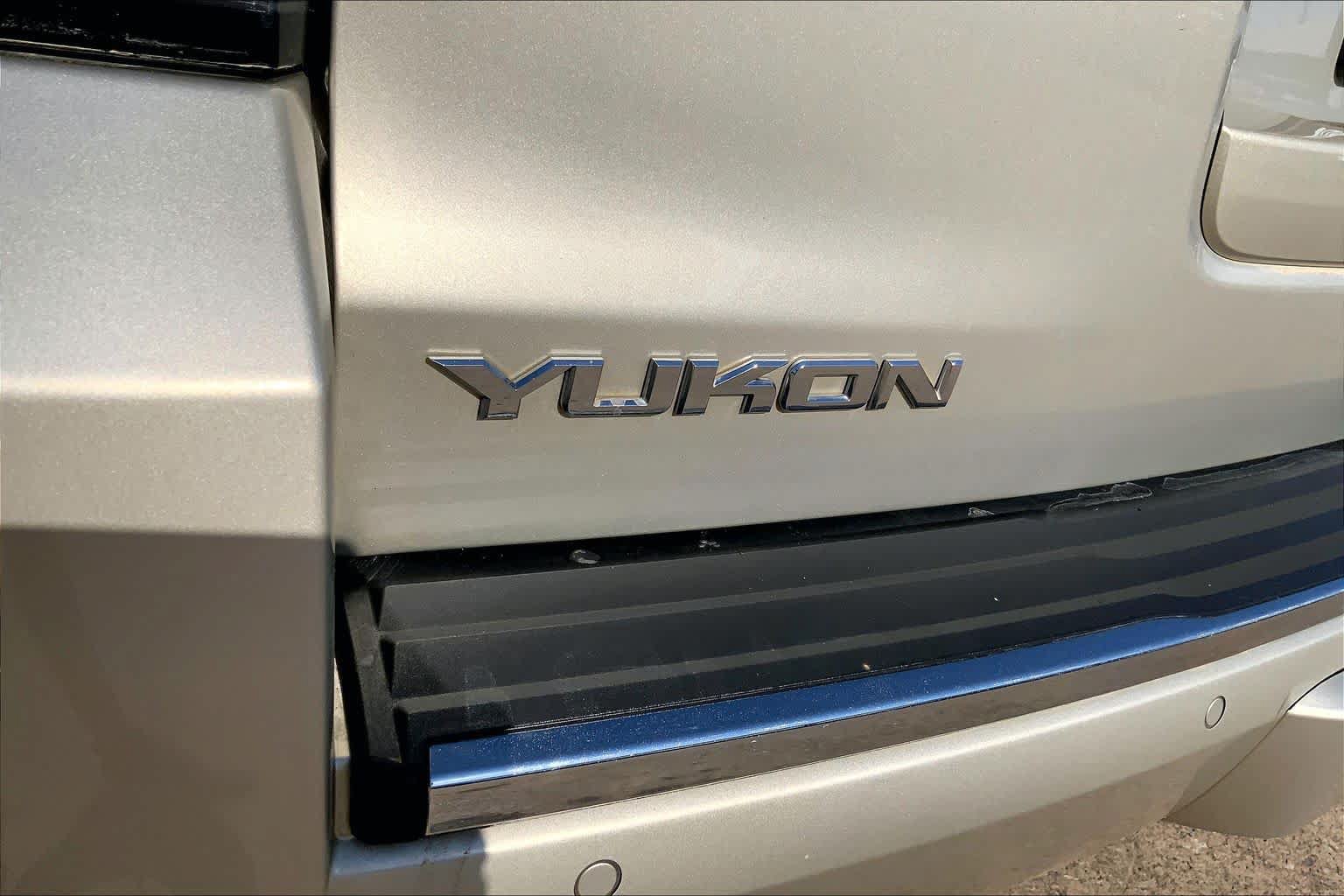 Used 2017 GMC Yukon Denali w/ Open Road Package AWD/4WD image 29
