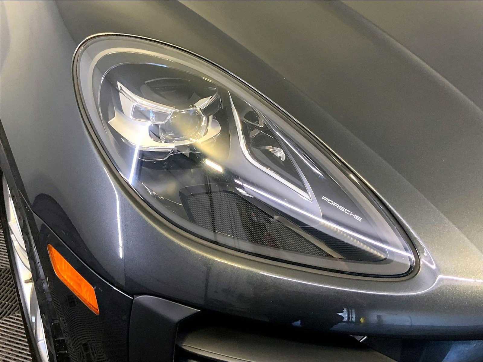 Certified 2020 Porsche Macan AWD/4WD image 12