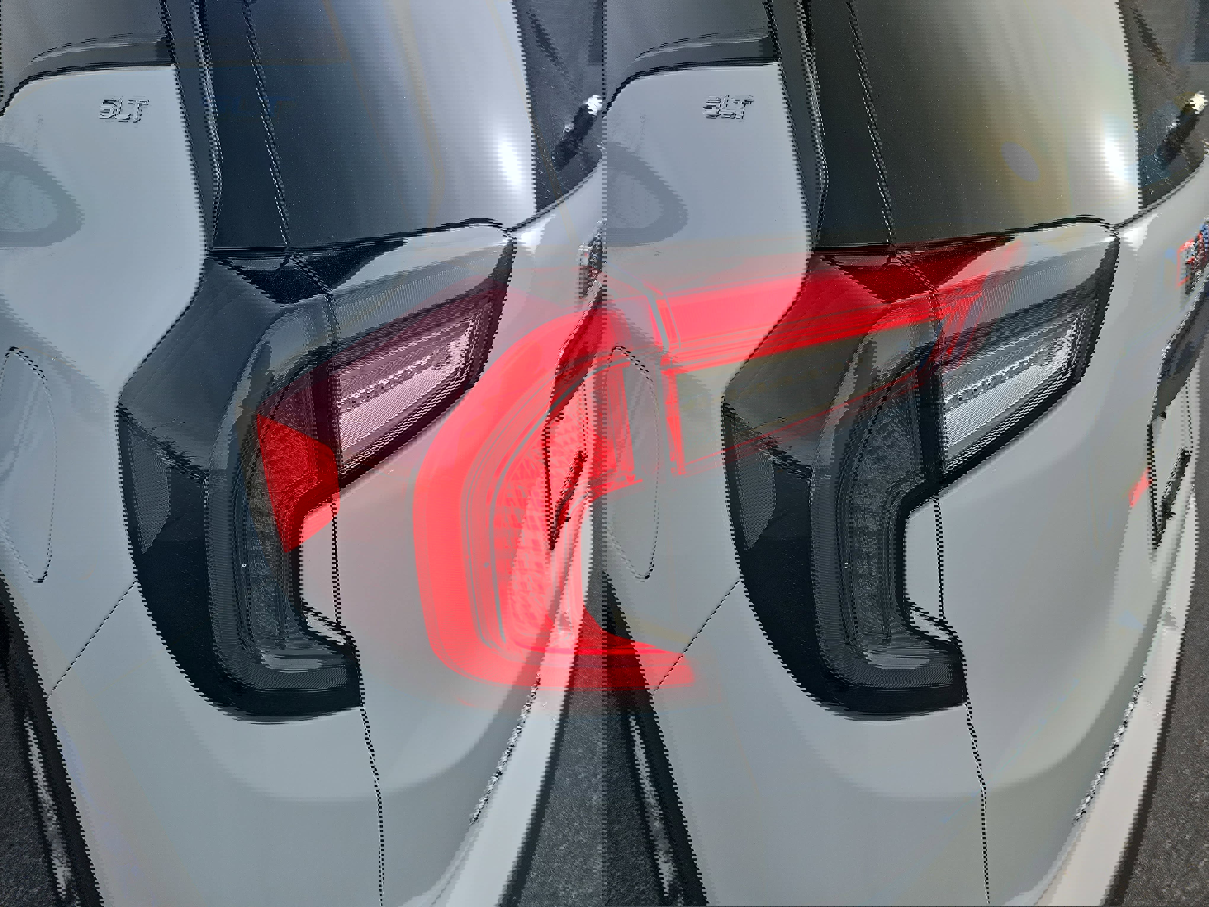 Used 2024 GMC Terrain SLT w/ Infotainment Package II image 34