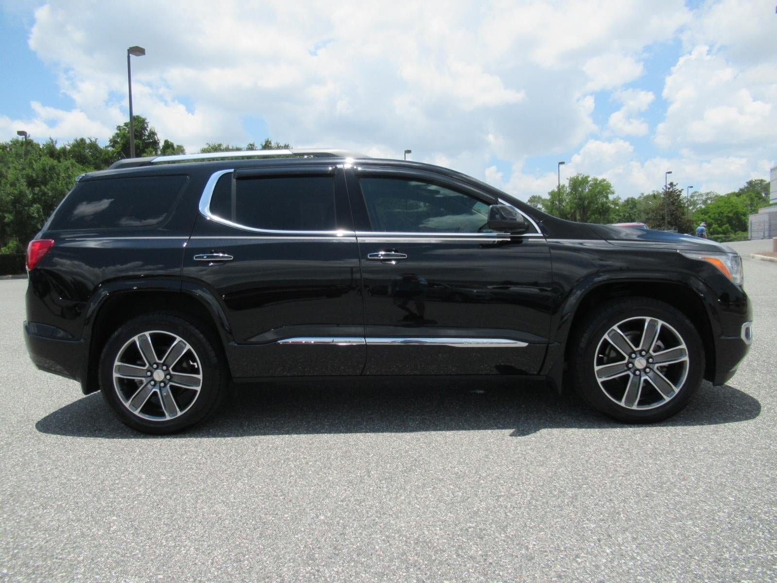 Used 2019 GMC Acadia Denali w/ Technology Package FWD image 2