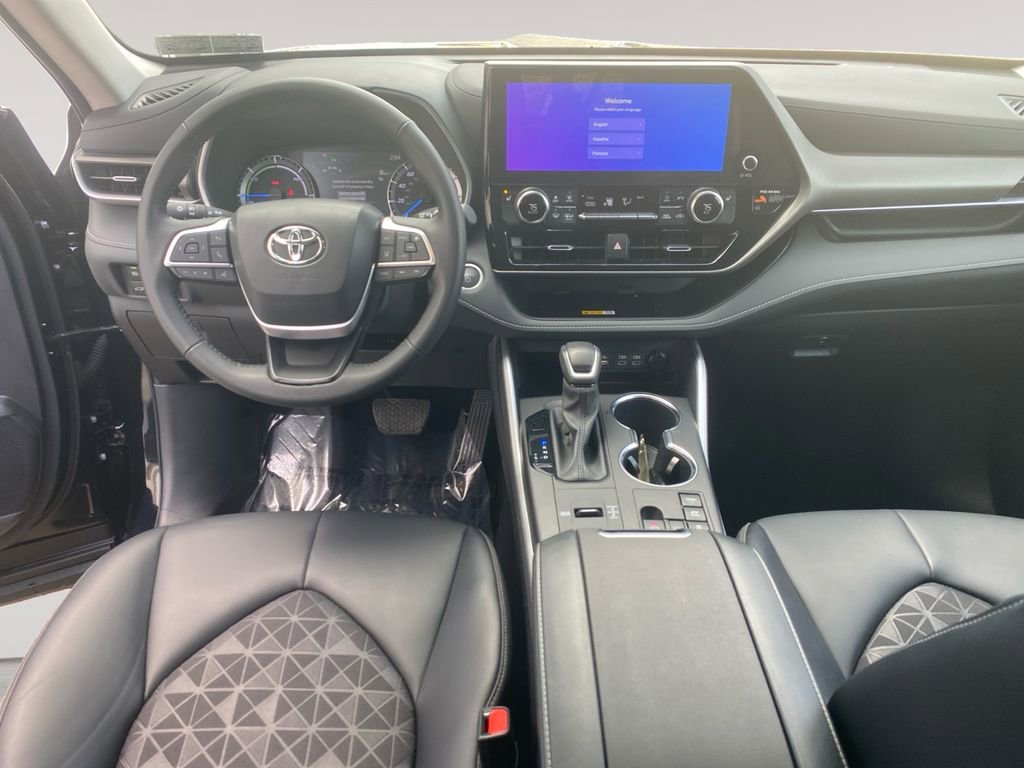 Used 2024 Toyota Highlander XLE image 10
