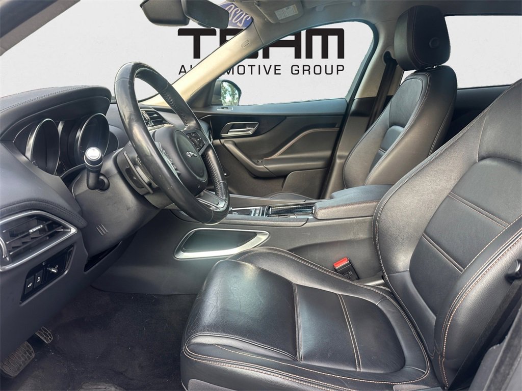 Used 2020 Jaguar F-PACE Prestige image 25