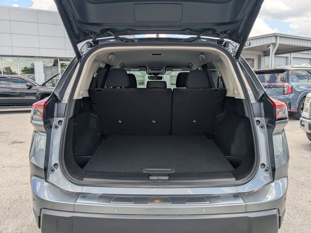 Used 2025 Nissan Rogue SV FWD image 12