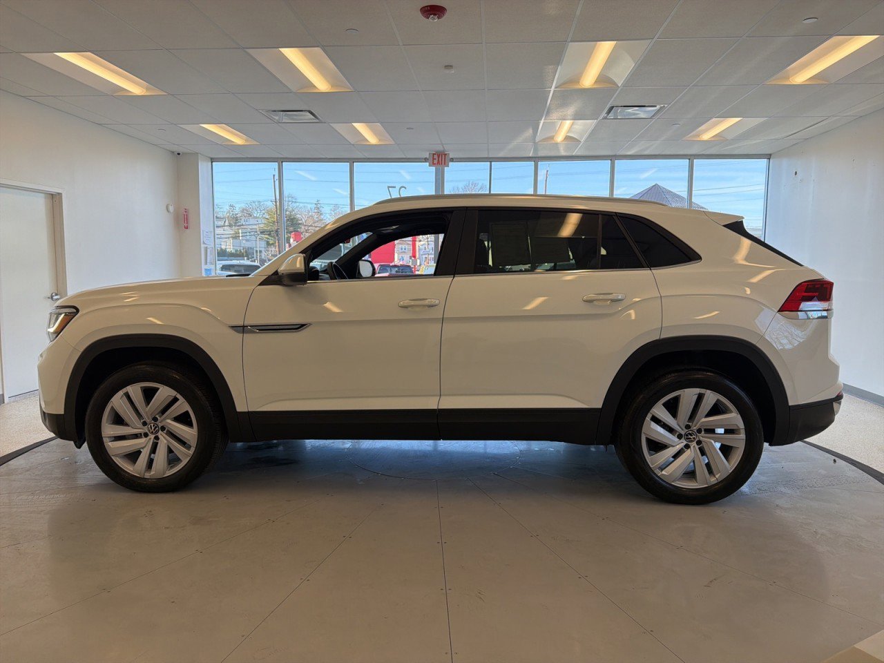 Used 2023 Volkswagen Atlas Cross Sport SE image 70