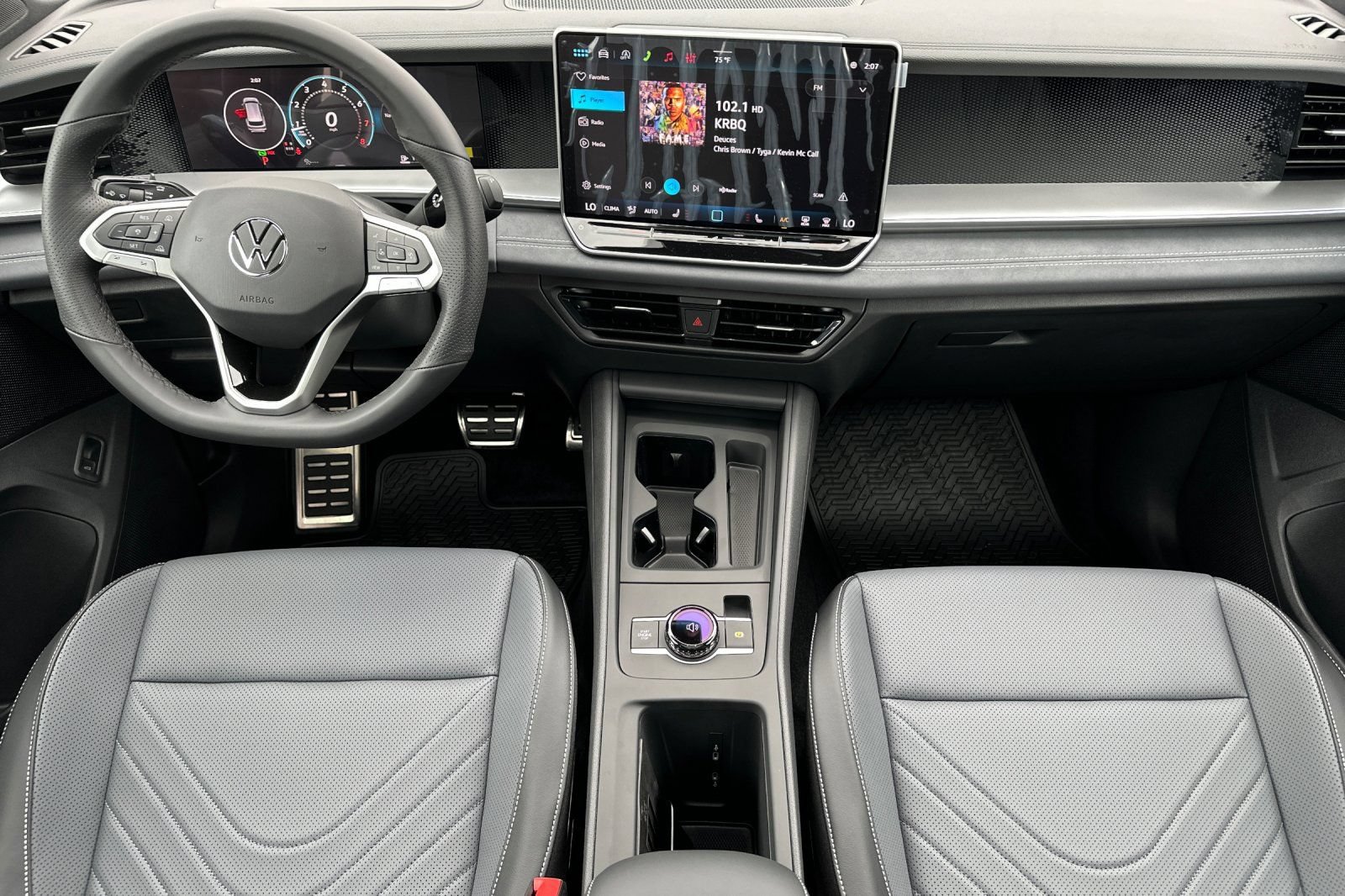 New 2026 Volkswagen Tiguan SE R-Line FWD image 13