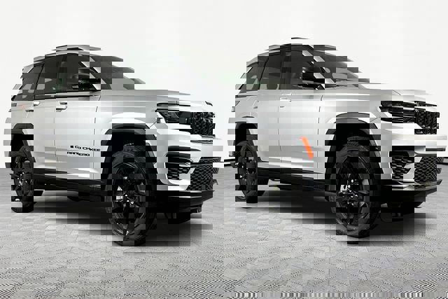 New 2025 Jeep Grand Cherokee Altitude image 3