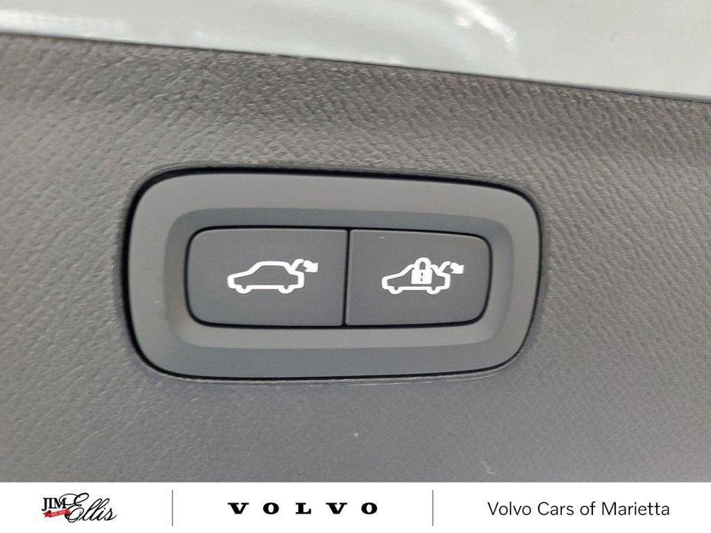 New 2025 Volvo XC90 B6 Core w/ Climate Package image 10