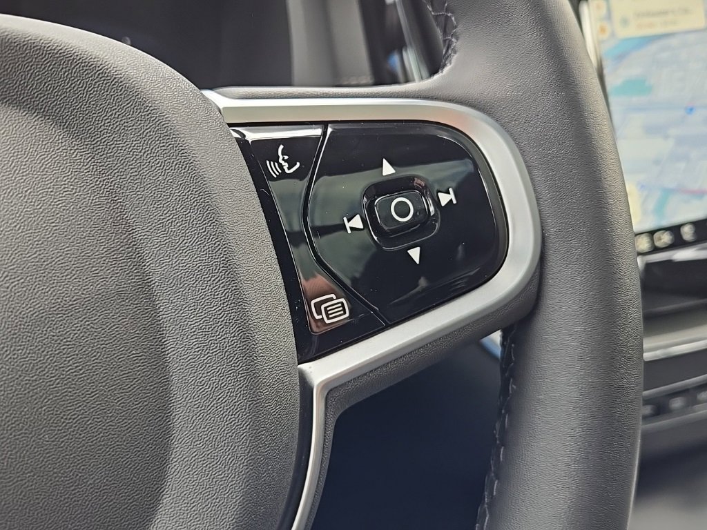 Certified 2025 Volvo XC60 T8 Polestar image 32