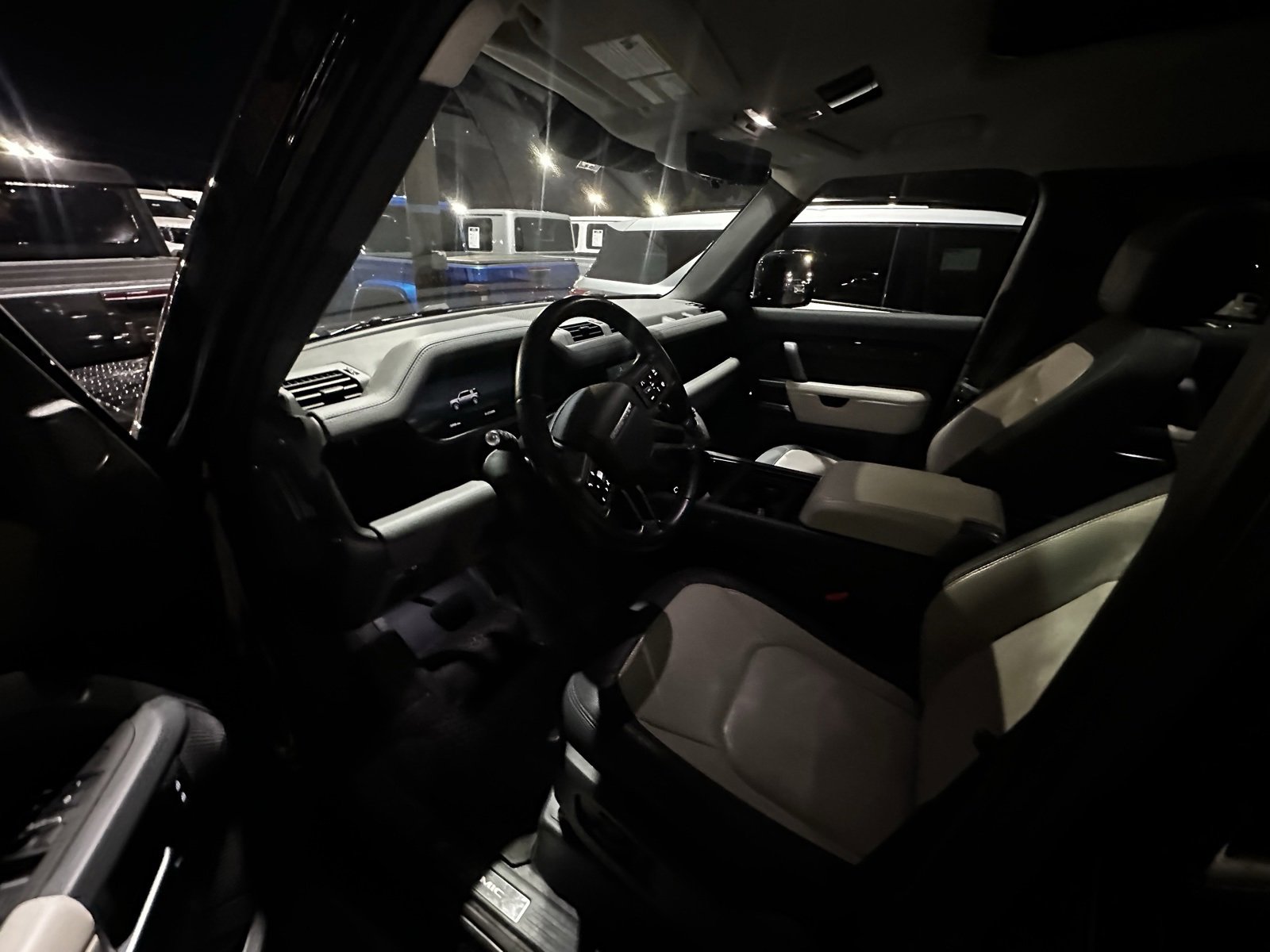 Used 2024 Land Rover Defender 110 X-Dynamic SE image 9