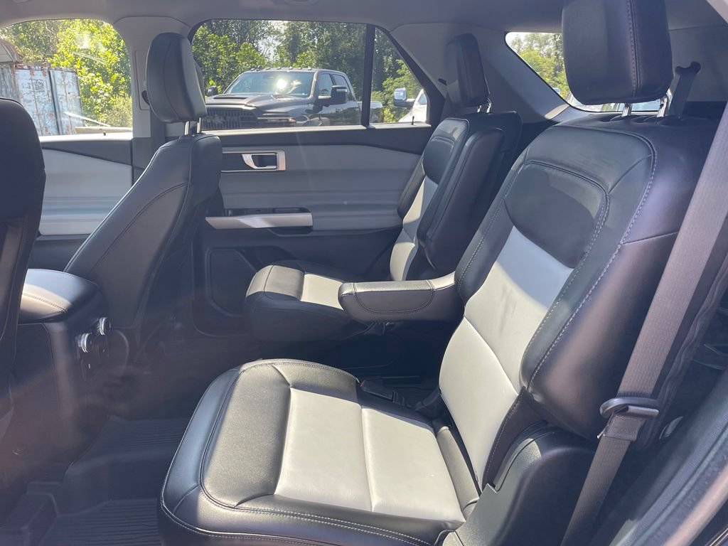 Used 2022 Ford Explorer XLT w/ Equipment Group 202A AWD/4WD image 11