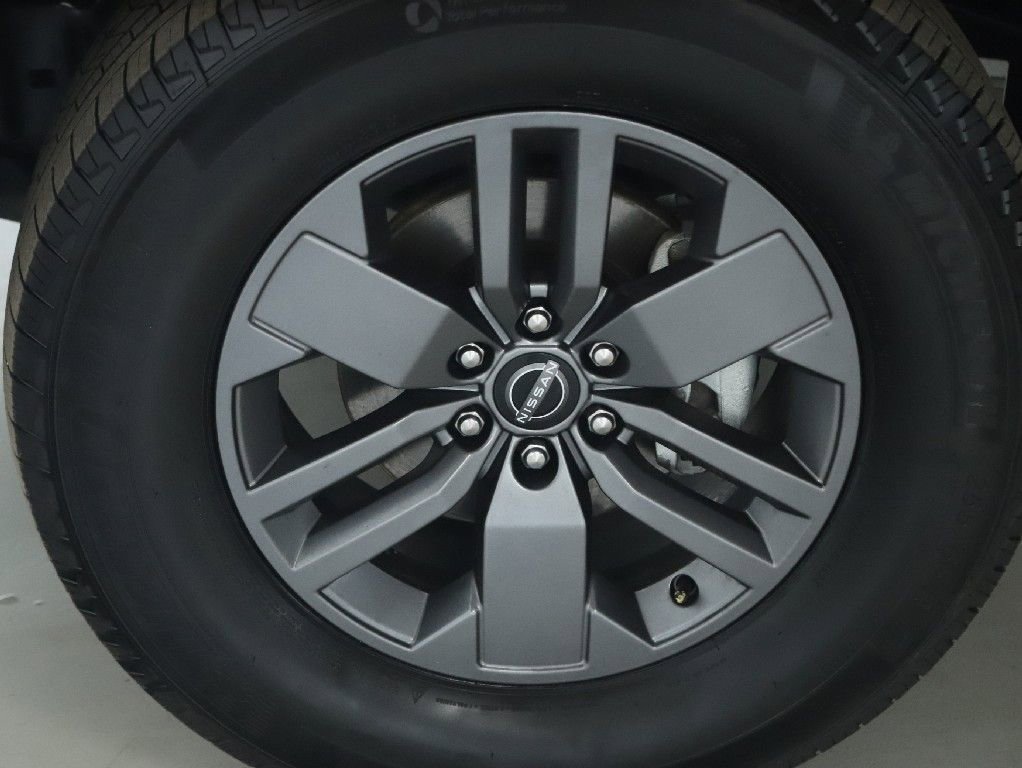 Certified 2025 Nissan Frontier SV image 38