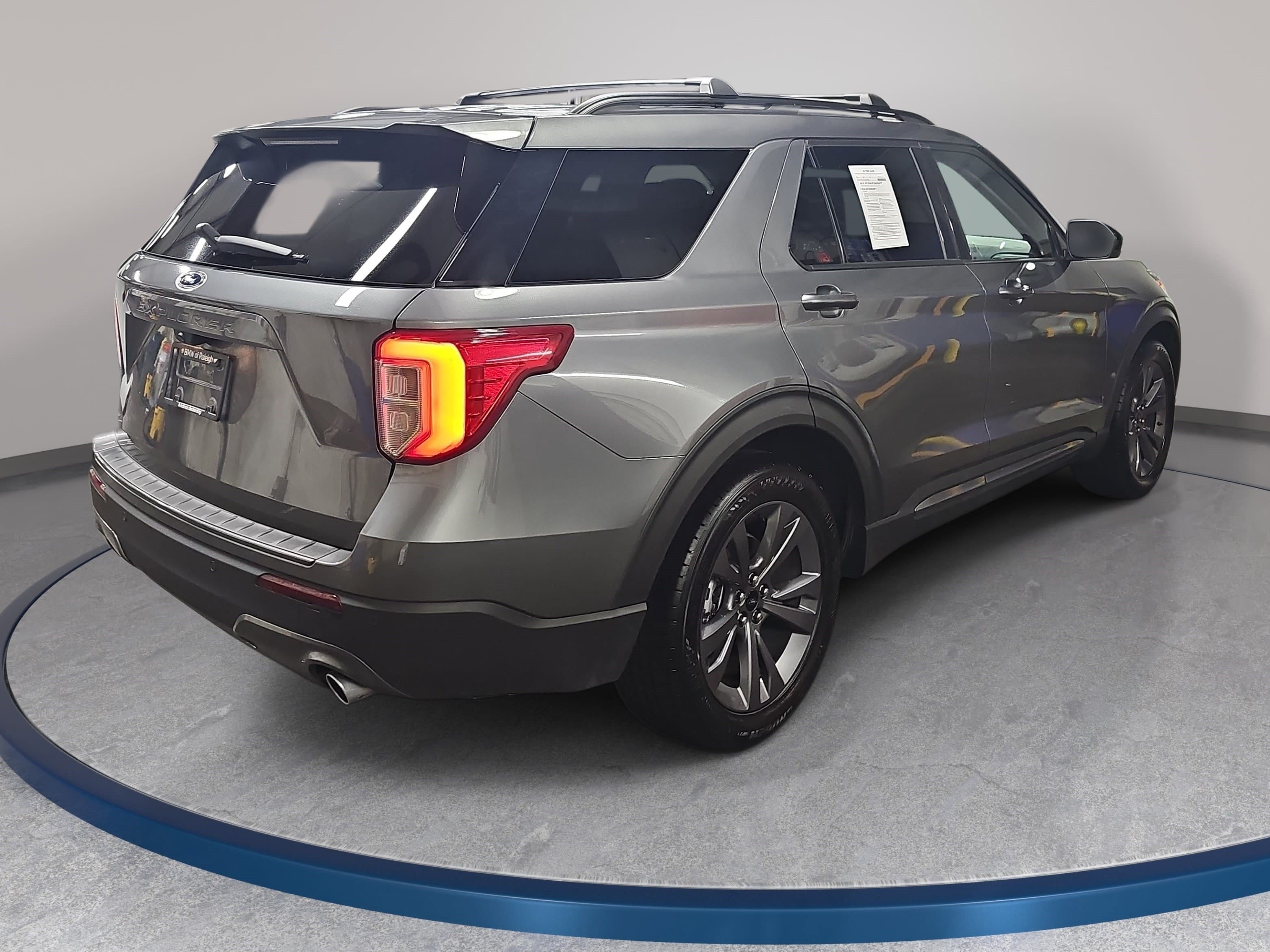 Used 2024 Ford Explorer XLT w/ Equipment Group 202A RWD image 5