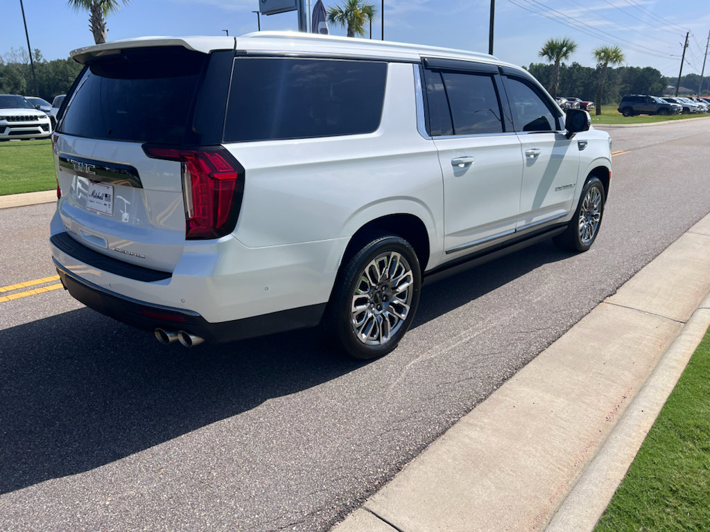 Used 2023 GMC Yukon XL Denali Ultimate AWD/4WD image 7