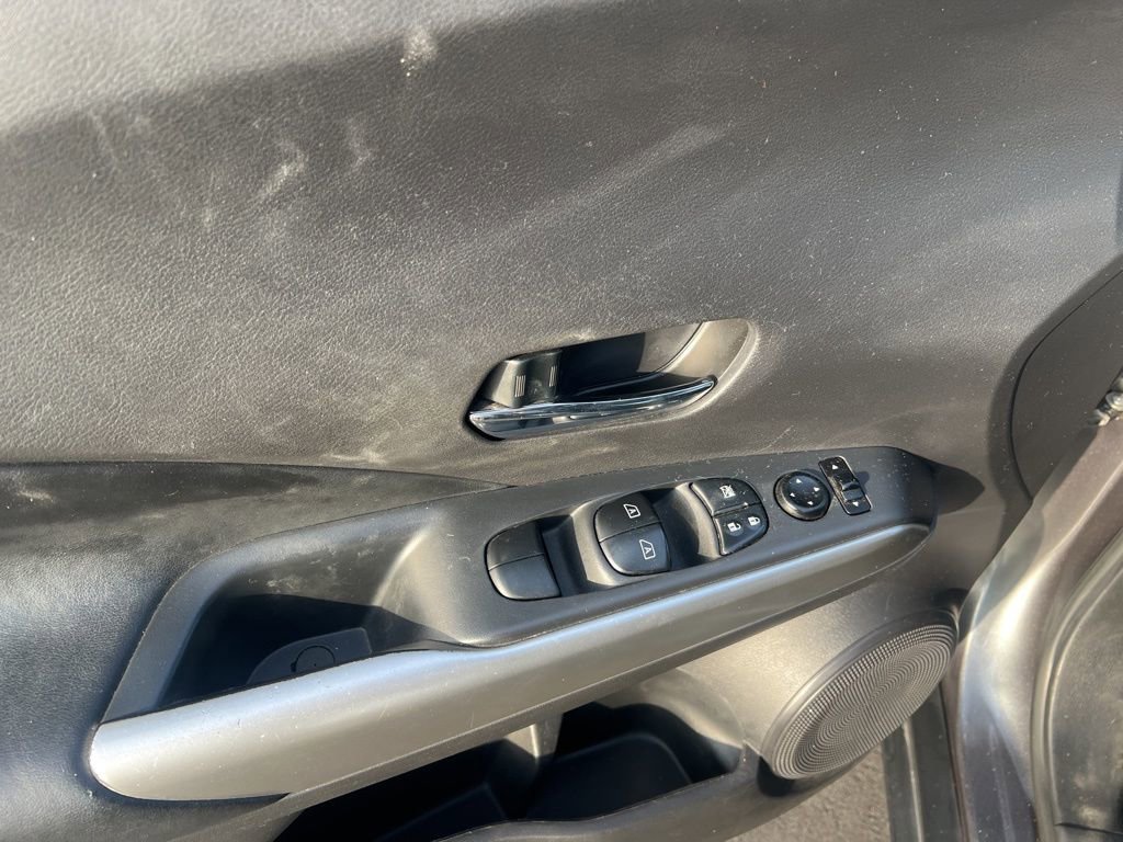 Used 2019 Nissan Kicks SR w/ SR Premium Package image 16