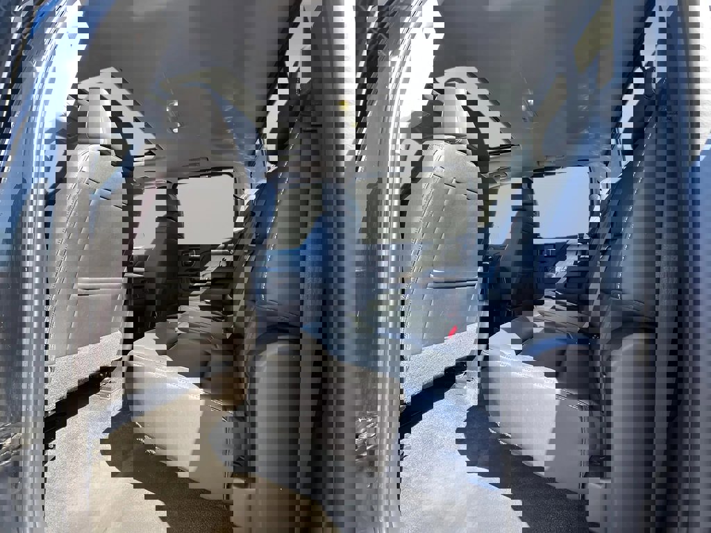 Used 2018 Chevrolet Silverado 1500 LTZ Z71 w/ Realtree Edition image 17