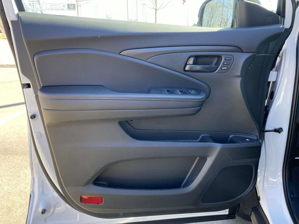 Used 2025 Honda Ridgeline TrailSport image 17