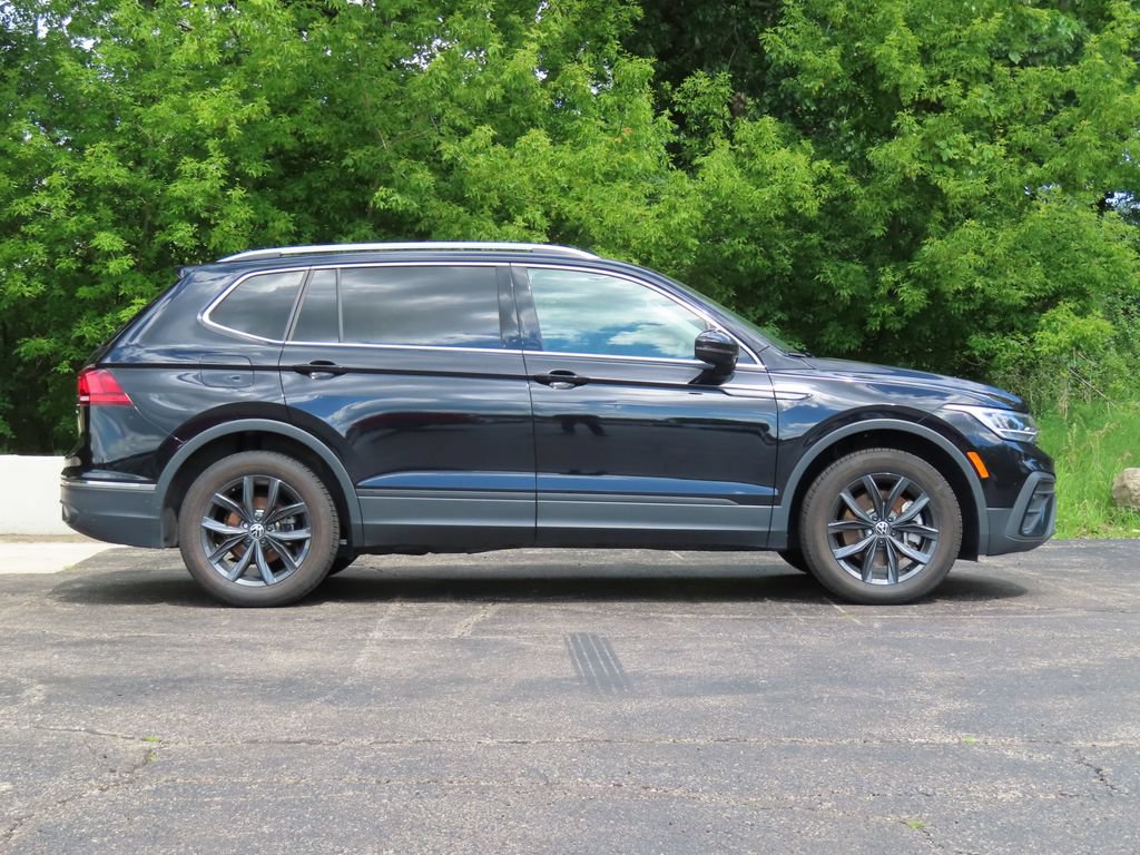 Used 2024 Volkswagen Tiguan SE AWD/4WD image 2