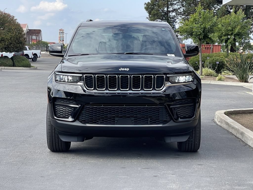 New 2026 Jeep Grand Cherokee Laredo AWD/4WD image 2