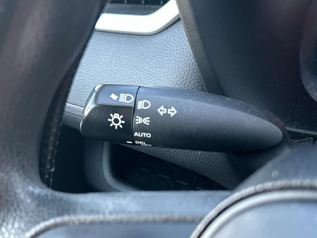 Used 2022 Toyota RAV4 XLE FWD image 21