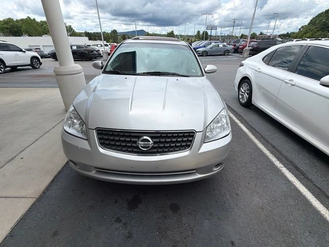 Used 2006 Nissan Altima 3.5 SE w/ (R01) Sport Pkg FWD image 3