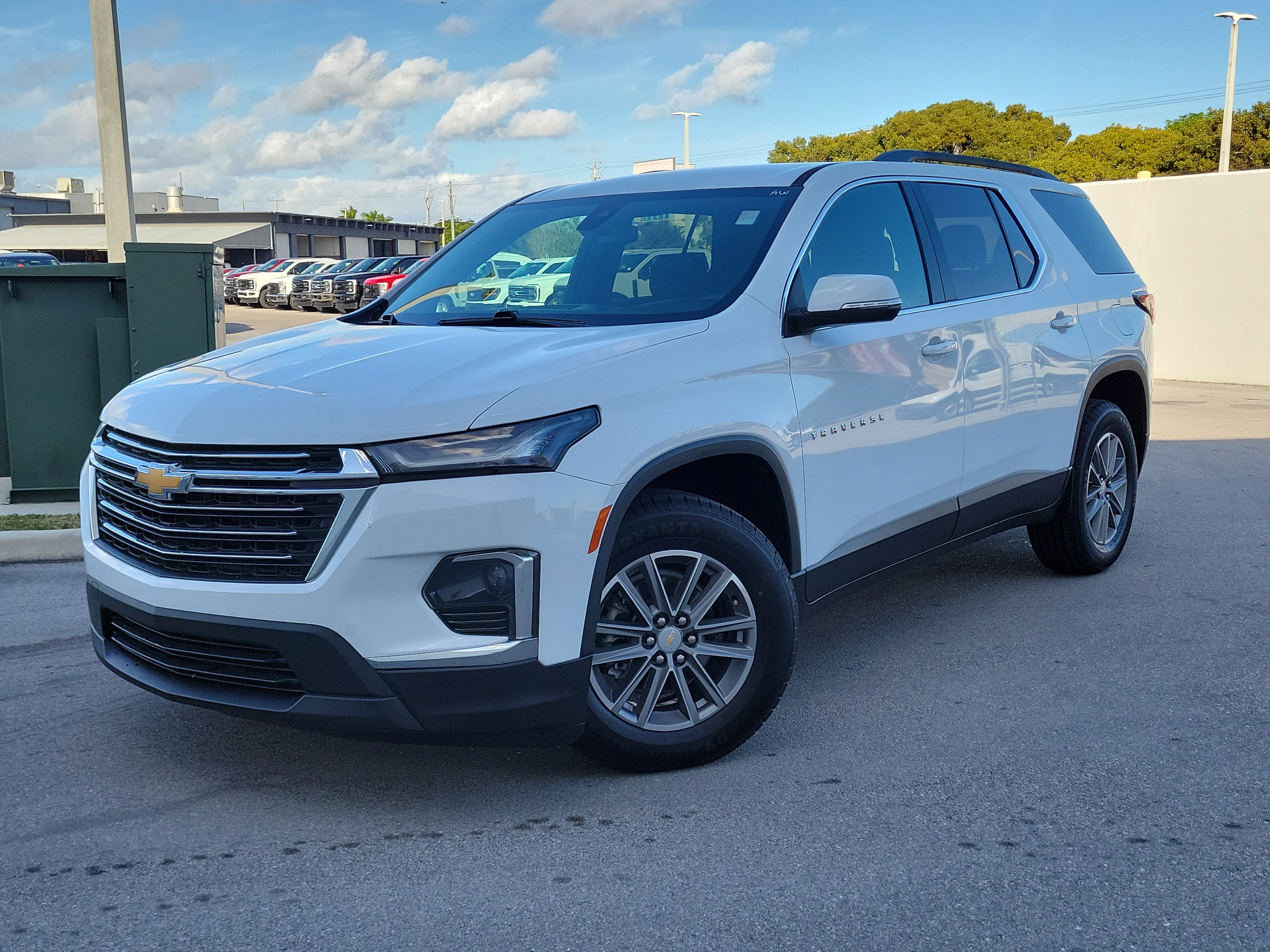Used 2023 Chevrolet Traverse LT image 32