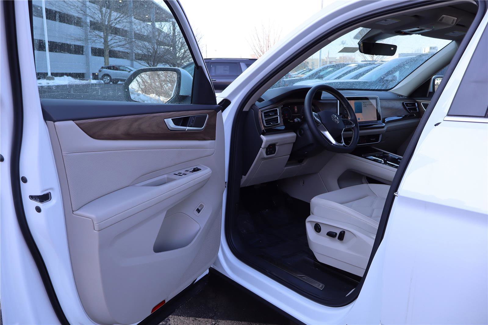 New 2026 Volkswagen Atlas SE image 10