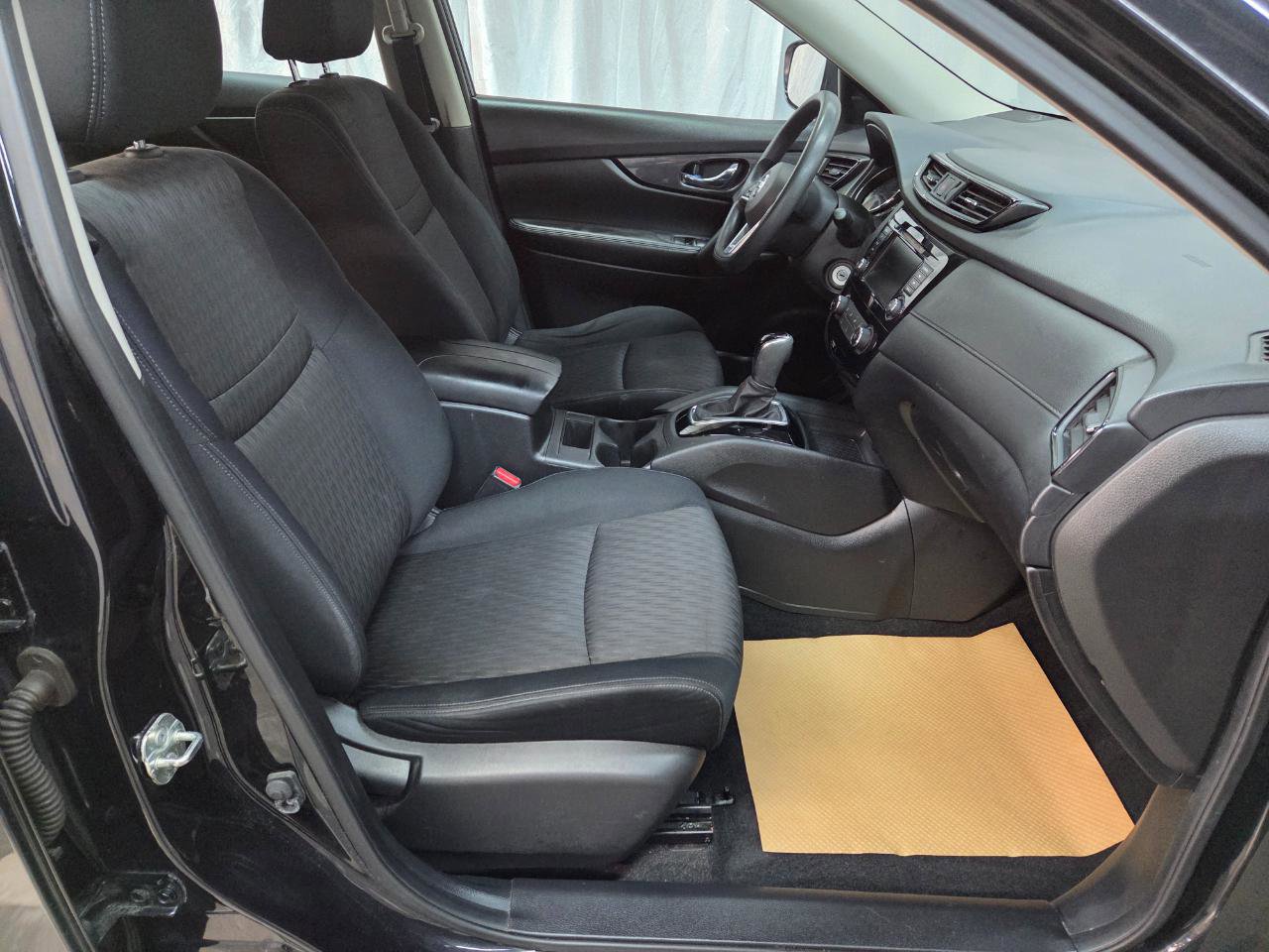 Used 2018 Nissan Rogue S image 13