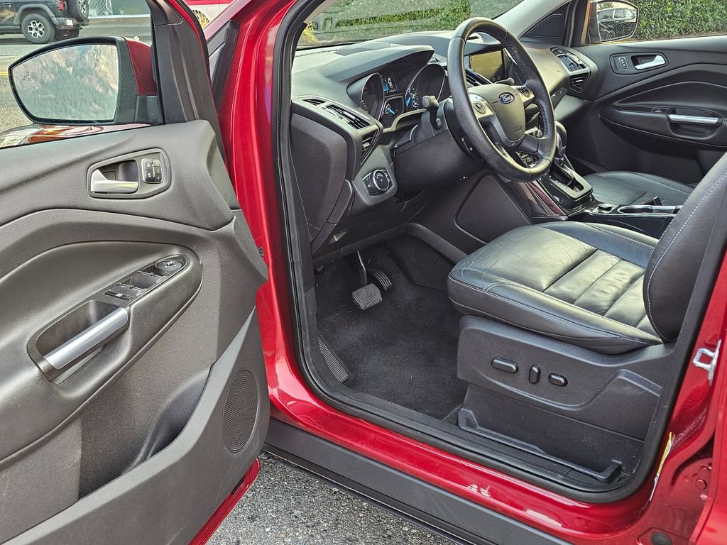 Used 2015 Ford Escape Titanium w/ Equipment Group 301A AWD/4WD image 22
