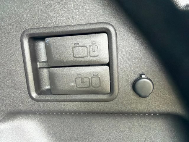 Used 2023 Chevrolet Equinox LT w/ LPO, Floor Liner Package FWD image 11