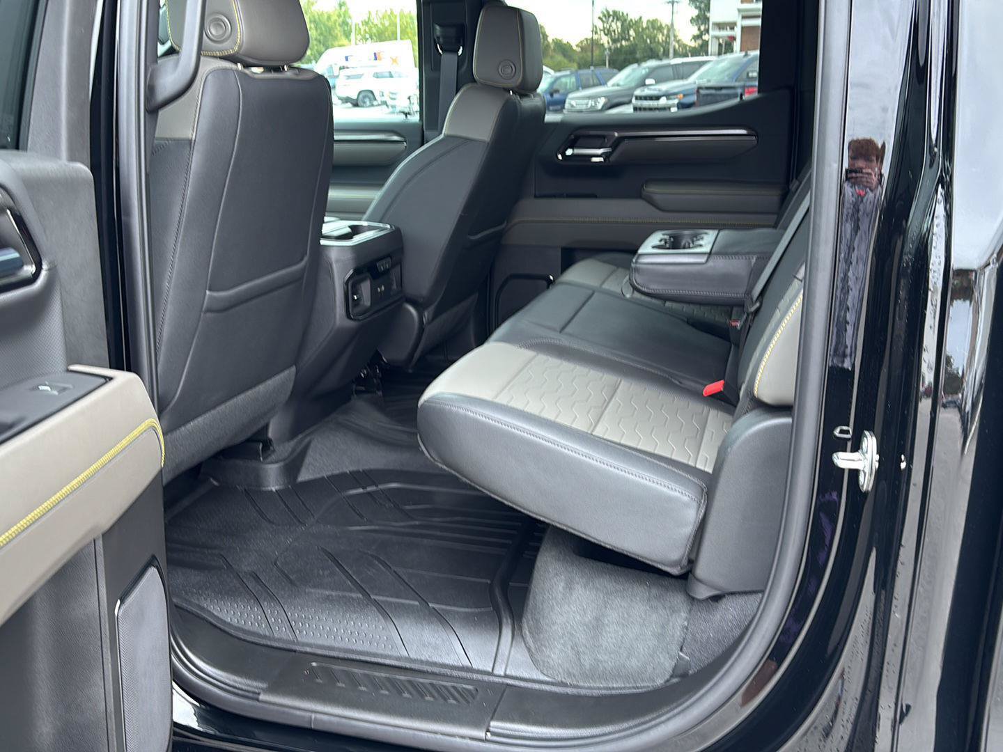 Used 2024 Chevrolet Silverado 1500 ZR2 w/ Technology Package image 18