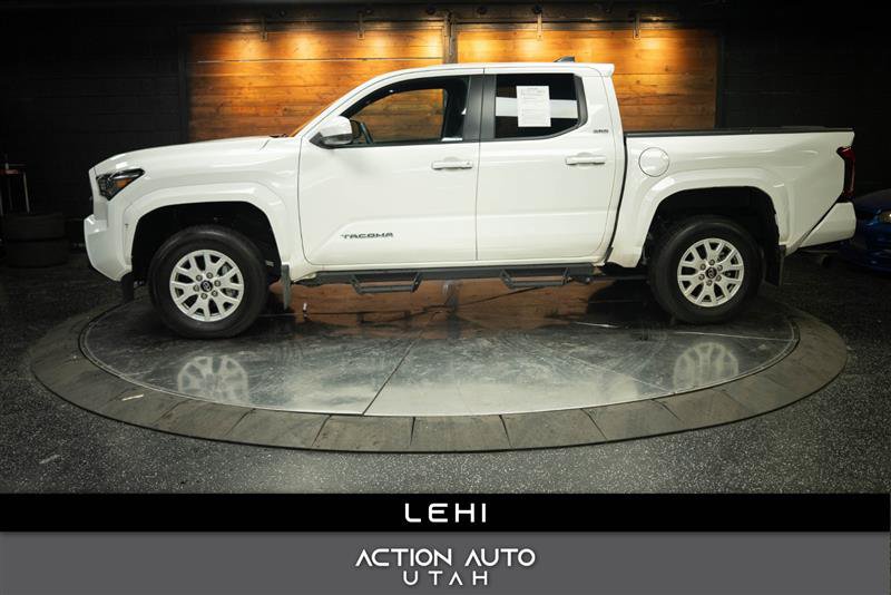 Used 2025 Toyota Tacoma SR5 AWD/4WD image 1