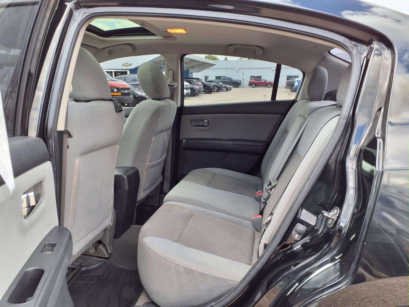 Used 2012 Nissan Sentra 2.0 SR w/ Special Edition Pkg FWD image 11