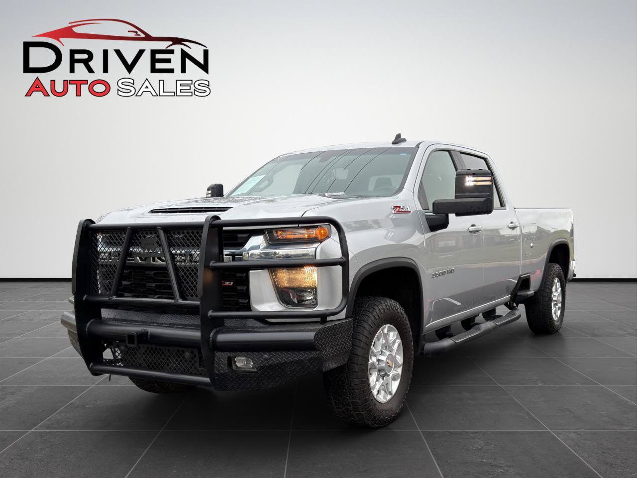 Used 2022 Chevrolet Silverado 3500 LT w/ Convenience Package AWD/4WD image 3
