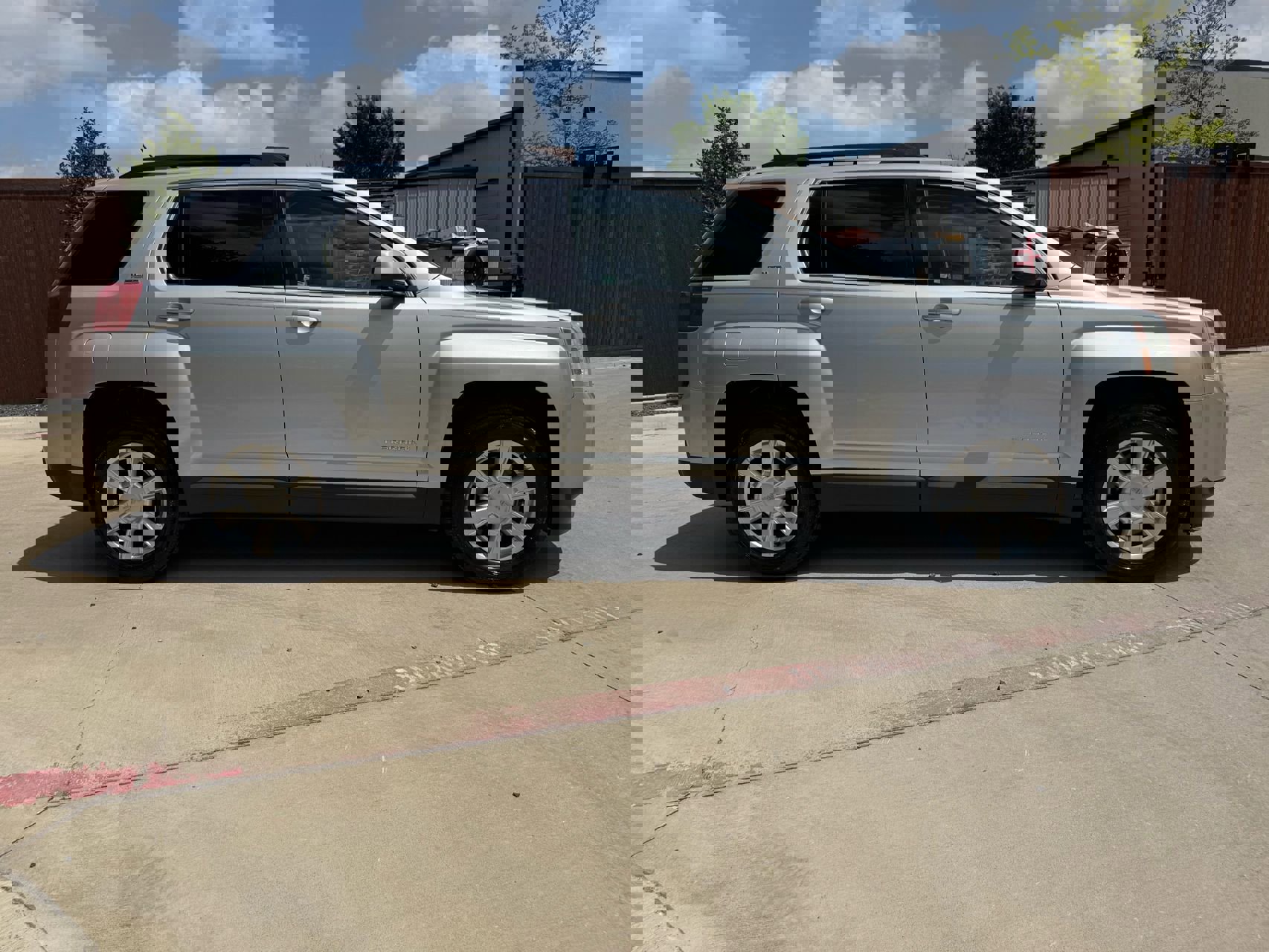 Used 2013 GMC Terrain SLE image 2