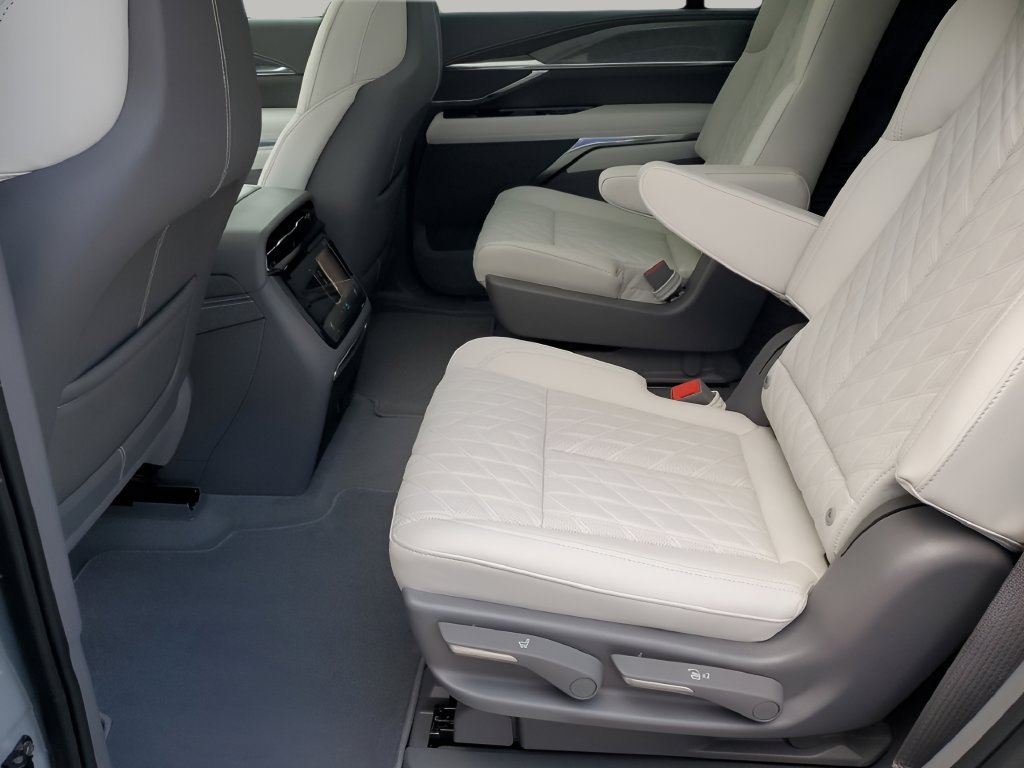 New 2026 Cadillac Escalade IQL Luxury AWD/4WD image 26