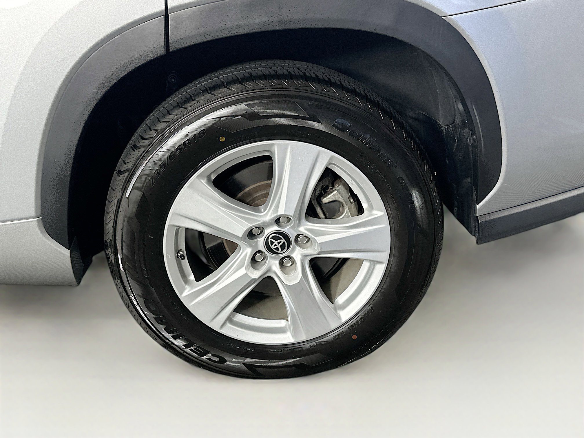 Used 2024 Toyota Highlander LE image 11