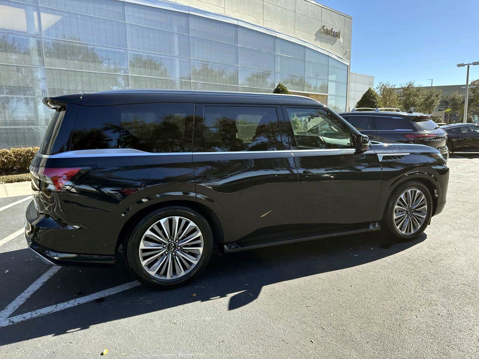 Certified 2025 INFINITI QX80 Sensory AWD/4WD image 2
