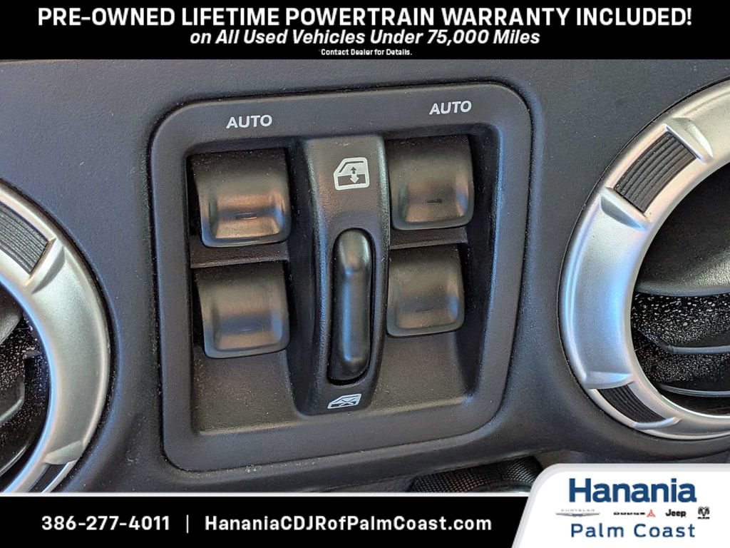 Used 2017 Jeep Wrangler Unlimited Rubicon w/ Connectivity Group AWD/4WD image 19
