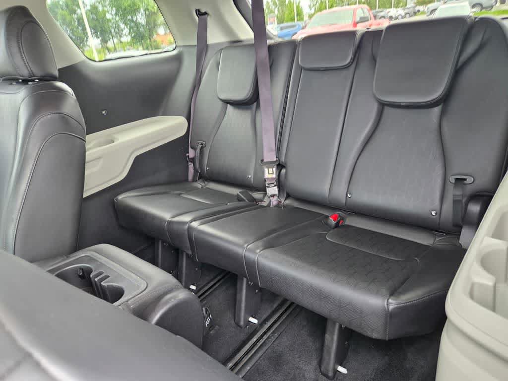 Used 2024 Kia Carnival LX FWD image 12