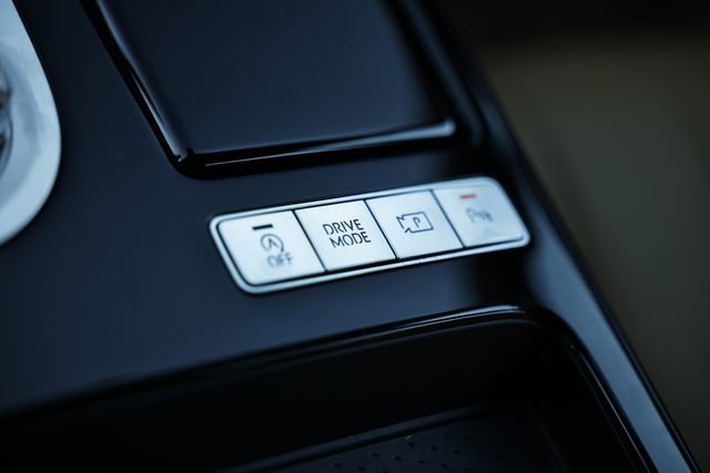 Used 2025 Genesis G80 2.5T image 37